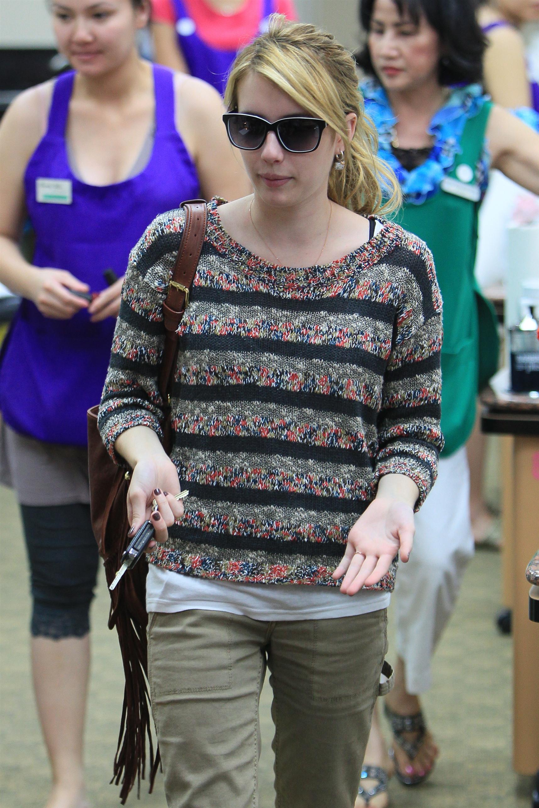 Emma Roberts leaving a nail salon in Beverly Hills photos | Picture 63917